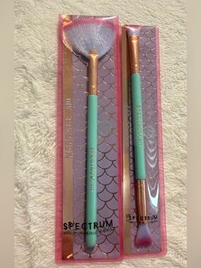 ✨ 2/$25 or 3/$30 SALE - 
Spectrum Brush Bundle - Mermaid fan brush and eyeshadow